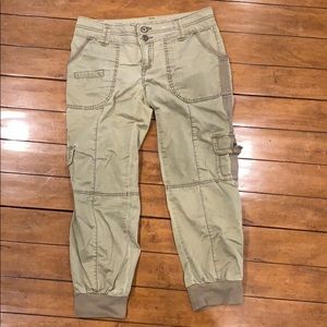 Guess army green cargo capris